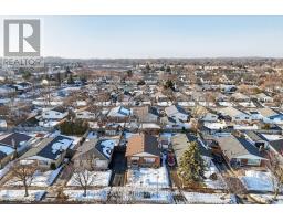 20 HARDING CRESCENT - 32