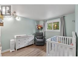 66 WELLESLEY CRESCENT - 18