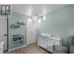 66 WELLESLEY CRESCENT - 19