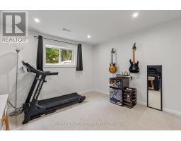 66 WELLESLEY CRESCENT - 33