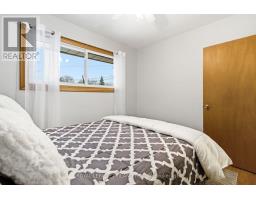 99 SUSAN AVENUE - 24