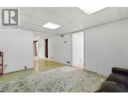 99 SUSAN AVENUE - 27