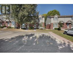 25 - 70 CHAPMAN COURT - 3