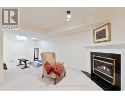 90 ROMAN CRESCENT - 35