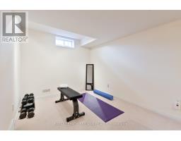 90 ROMAN CRESCENT - 36