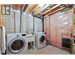 90 ROMAN CRESCENT - 37