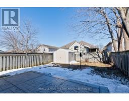 90 ROMAN CRESCENT - 41