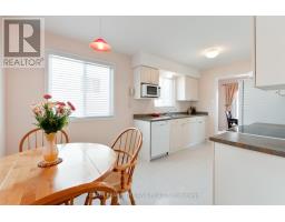 90 ROMAN CRESCENT - 9