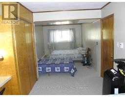 6386 VICTORIA AVENUE - 26