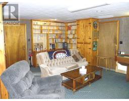 6386 VICTORIA AVENUE - 34