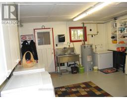 6386 VICTORIA AVENUE - 38