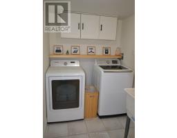 22 QUEENSTON CRESCENT - 15