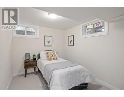 22 QUEENSTON CRESCENT - 22