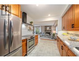 22 QUEENSTON CRESCENT - 8