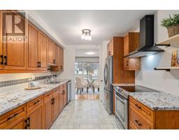 22 QUEENSTON CRESCENT - 9