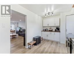 1 - 101 HIGHVIEW AVENUE E - 20