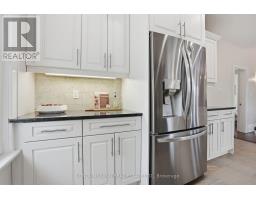 271 BRISCOE STREET E - 18