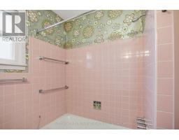 18 RUSKIN COURT - 30