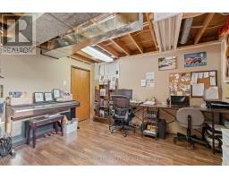 105 WELLINGTON STREET W - 31