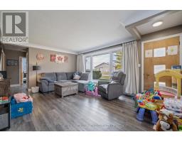 105 WELLINGTON STREET W - 4