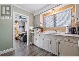 105 WELLINGTON STREET W - 9