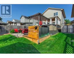 213 CRIMSON CRESCENT - 34