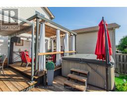 213 CRIMSON CRESCENT - 38