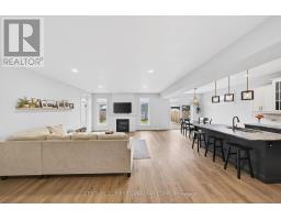 31 LINDSAY CRESCENT - 10