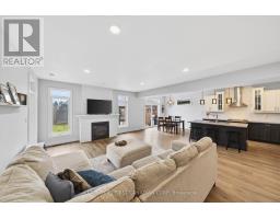 31 LINDSAY CRESCENT - 11