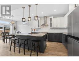 31 LINDSAY CRESCENT - 15