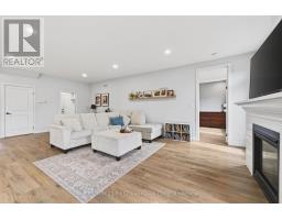 31 LINDSAY CRESCENT - 17