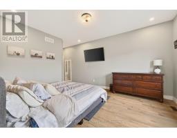 31 LINDSAY CRESCENT - 18