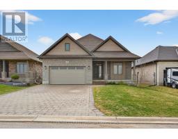 31 LINDSAY CRESCENT - 2
