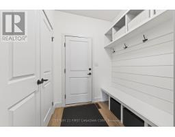 31 LINDSAY CRESCENT - 24