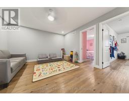 31 LINDSAY CRESCENT - 27