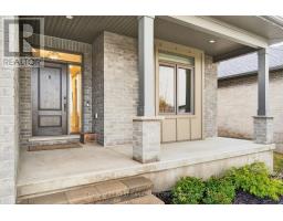 31 LINDSAY CRESCENT - 3