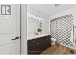 31 LINDSAY CRESCENT - 32