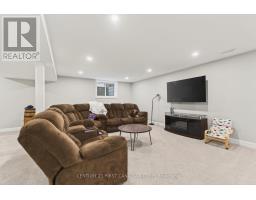 31 LINDSAY CRESCENT - 36