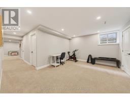 31 LINDSAY CRESCENT - 40