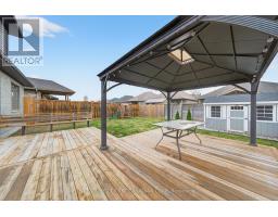 31 LINDSAY CRESCENT - 43