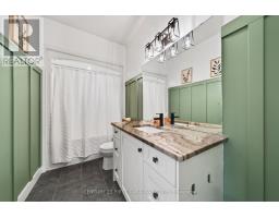 31 LINDSAY CRESCENT - 8