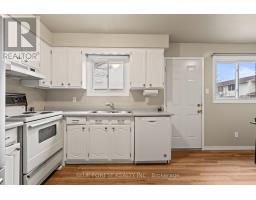 96 - 51 SHOLTO DRIVE - 15