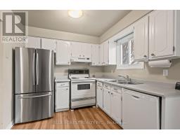 96 - 51 SHOLTO DRIVE - 16