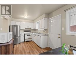 96 - 51 SHOLTO DRIVE - 18