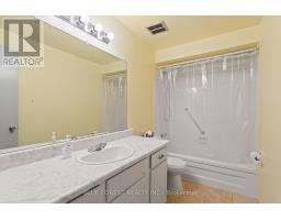 96 - 51 SHOLTO DRIVE - 20