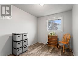 96 - 51 SHOLTO DRIVE - 26