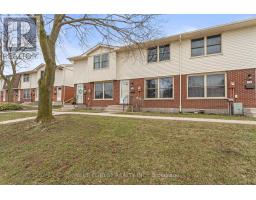 96 - 51 SHOLTO DRIVE - 3