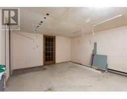 96 - 51 SHOLTO DRIVE - 32