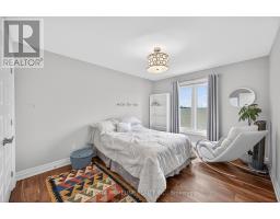 2217 DAUNCEY CRESCENT N - 34