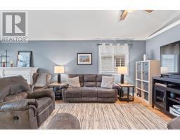 17 COTTONWOOD DRIVE E - 9